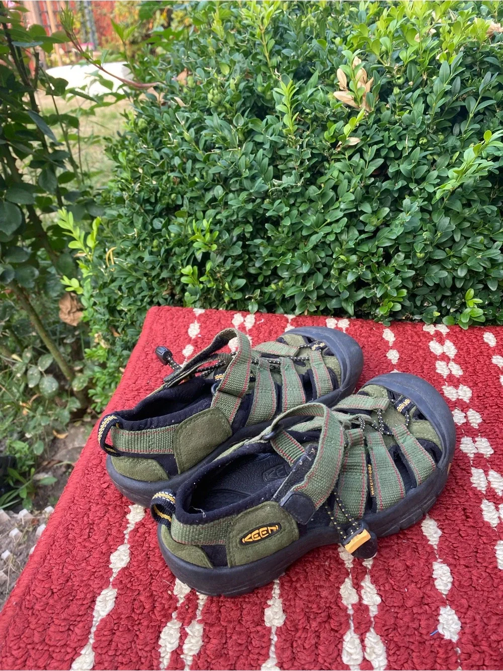 Keen Newport Youth Boy’s Olive Green and Black Closed-Toe Sandals Size 3